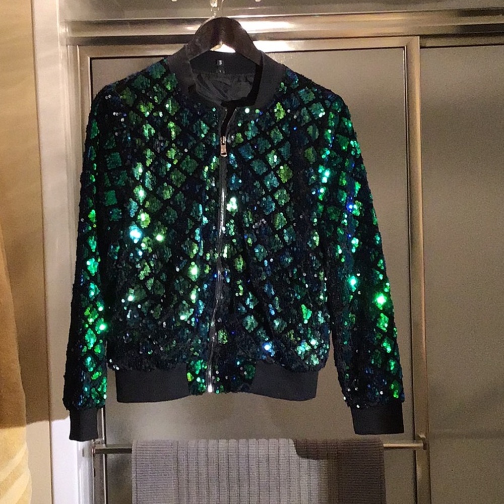 Sequin jacket w banded wrists and front zip